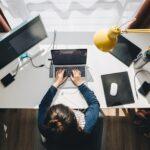 Moderner Arbeitsplatz mit Schrankbett | Schrankbett